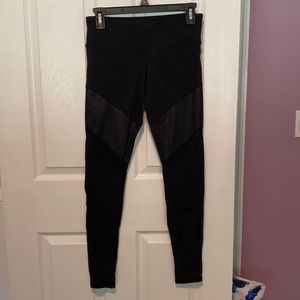 ALO leggings black with mesh size small excellent shape